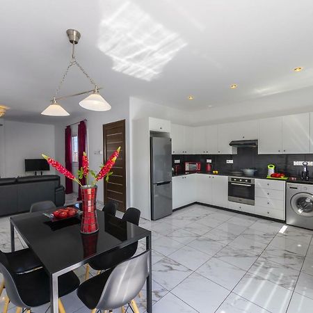 Protaras Villa Hollywood ภายนอก รูปภาพ