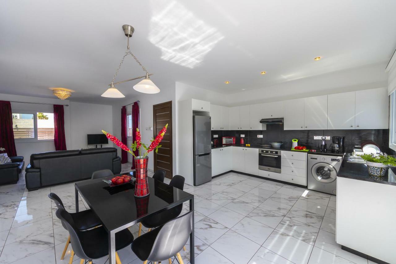 Protaras Villa Hollywood ภายนอก รูปภาพ
