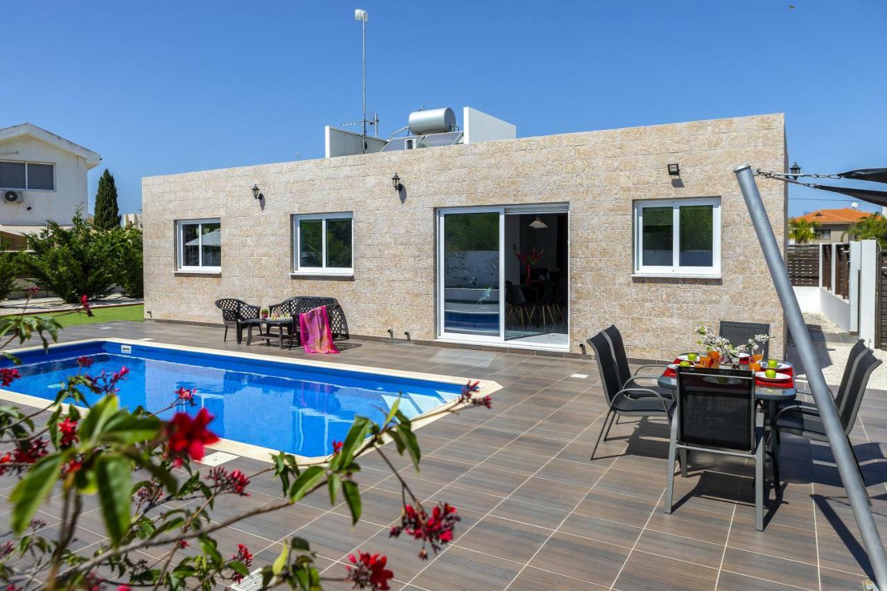 Protaras Villa Hollywood ภายนอก รูปภาพ