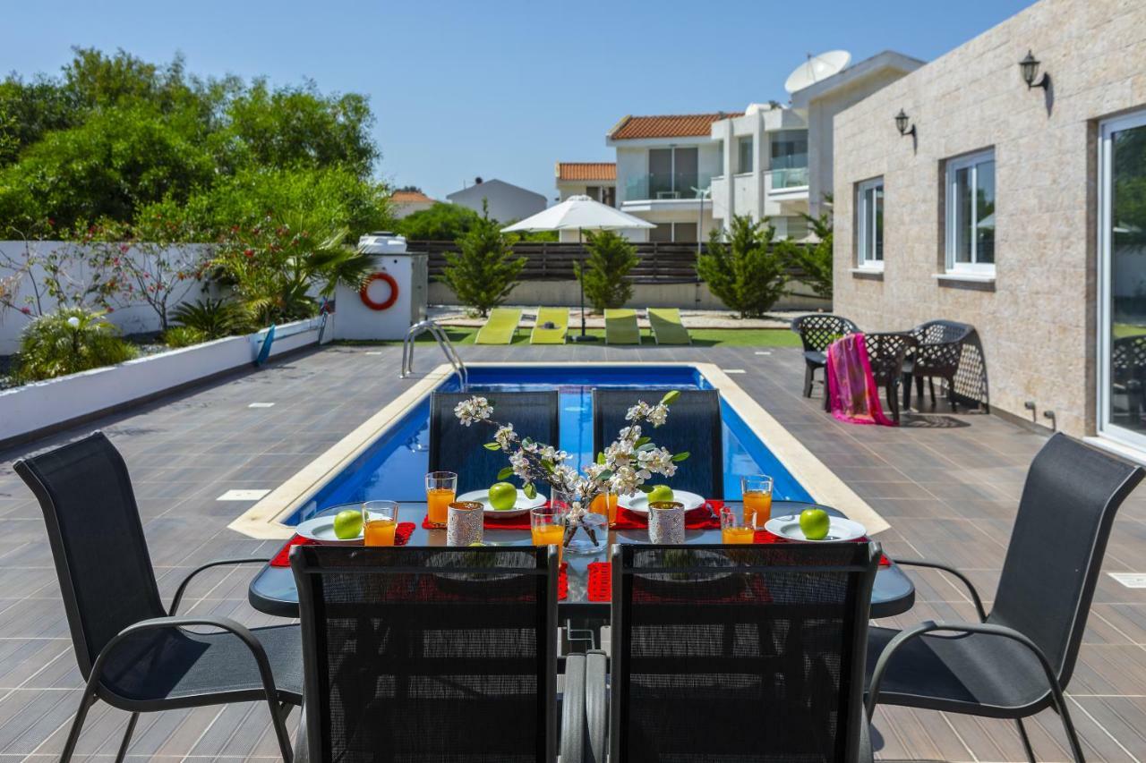 Protaras Villa Hollywood ภายนอก รูปภาพ