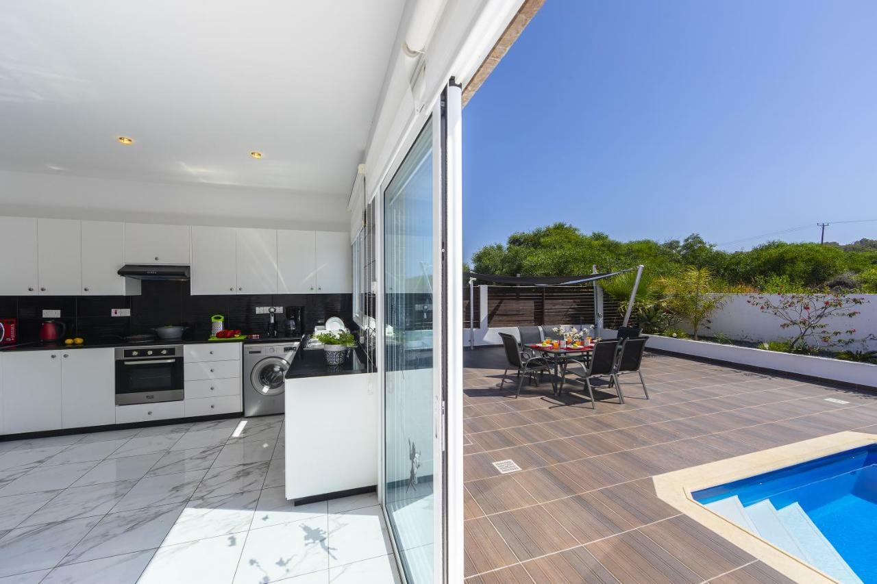 Protaras Villa Hollywood ภายนอก รูปภาพ