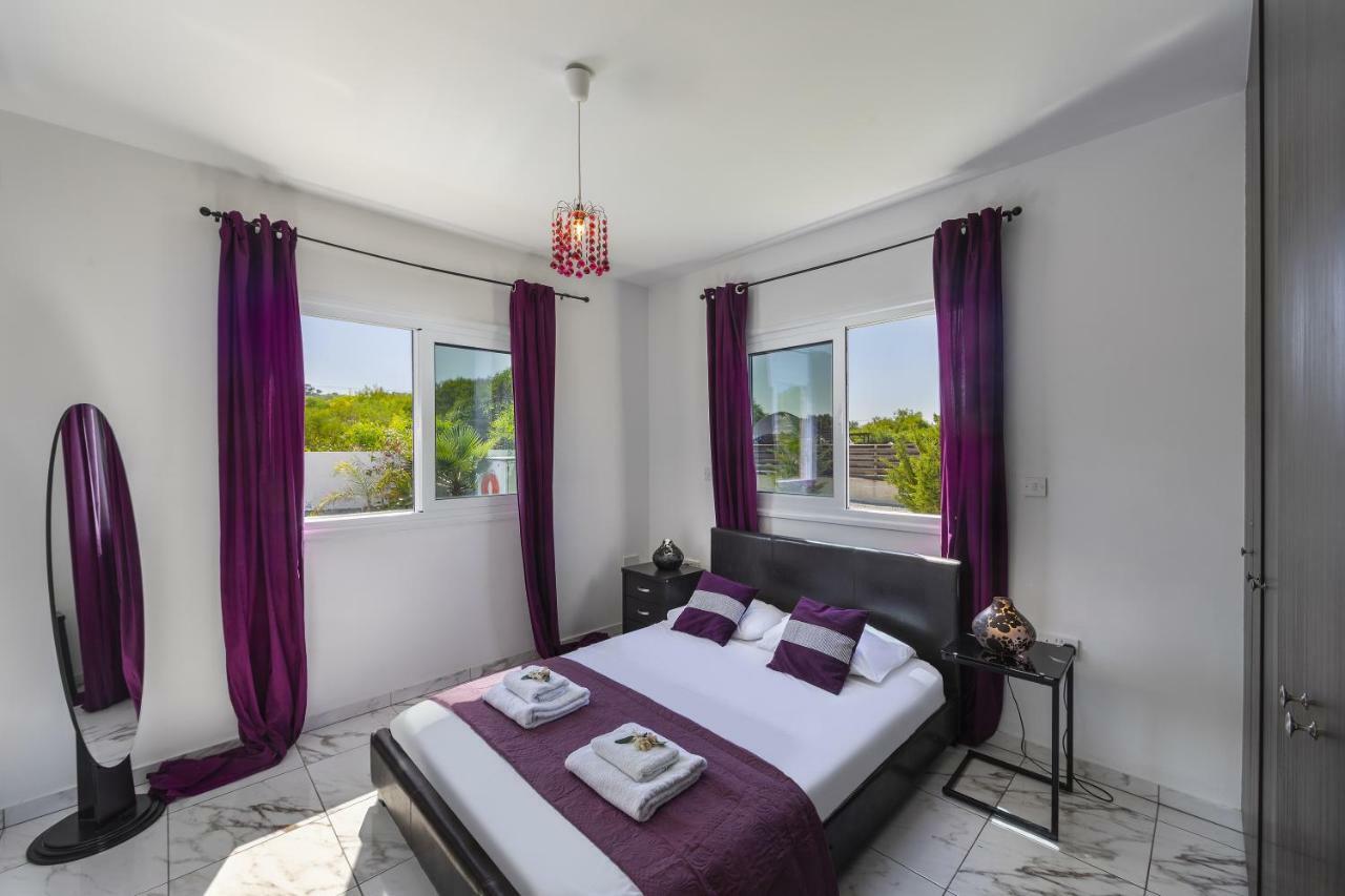 Protaras Villa Hollywood ภายนอก รูปภาพ