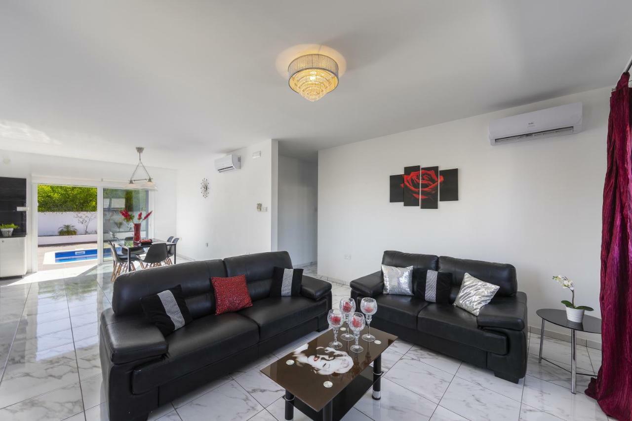 Protaras Villa Hollywood ภายนอก รูปภาพ