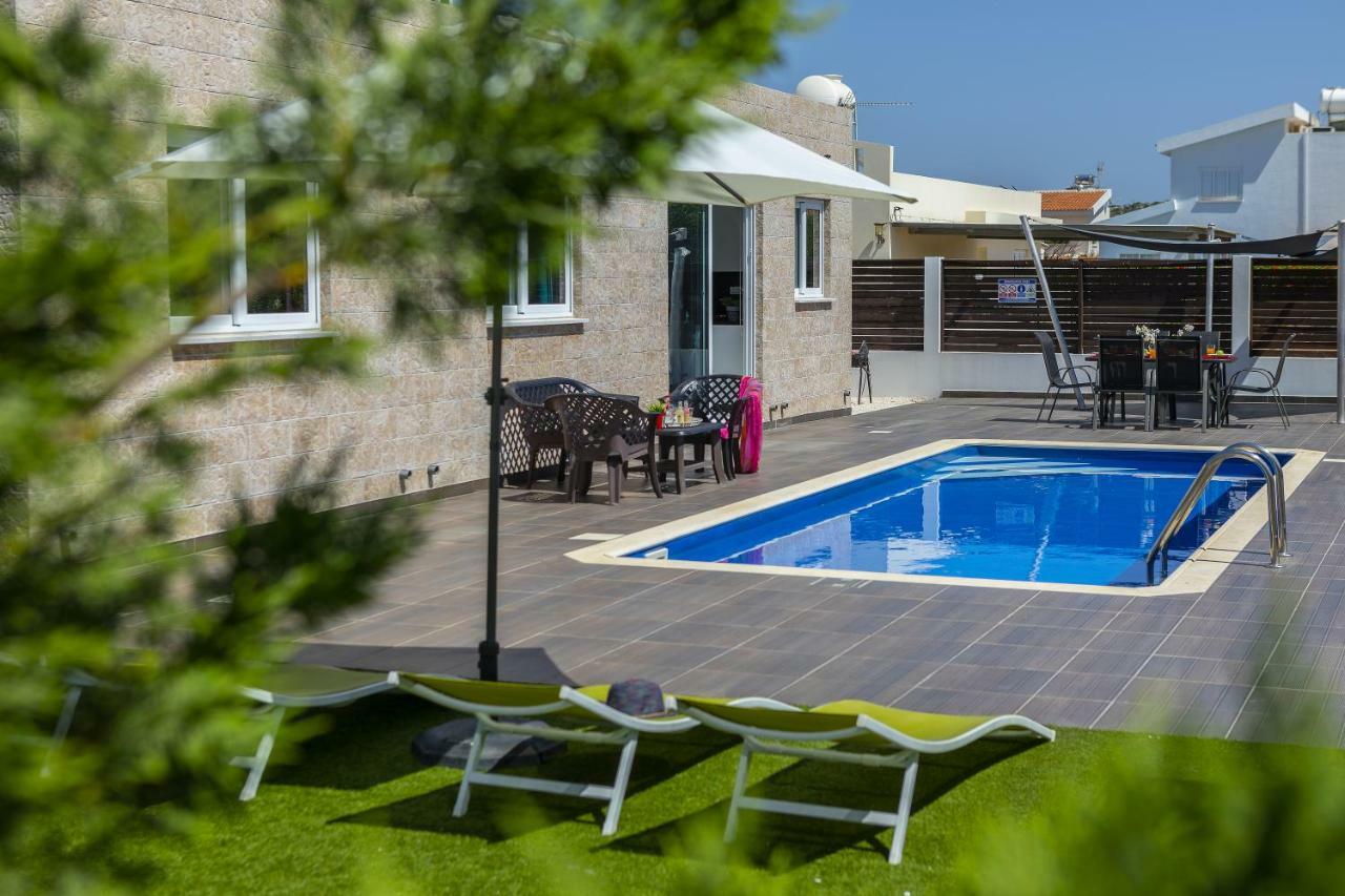 Protaras Villa Hollywood ภายนอก รูปภาพ