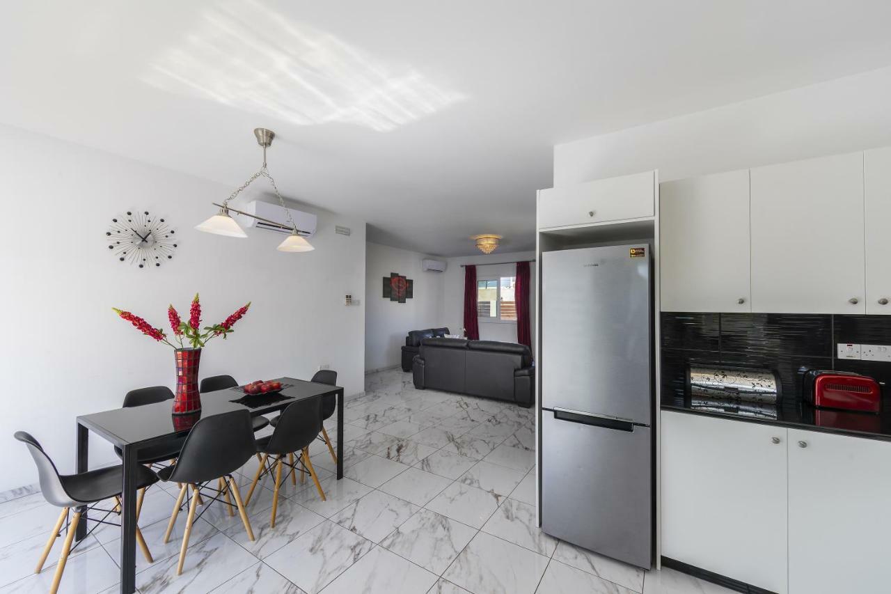 Protaras Villa Hollywood ภายนอก รูปภาพ