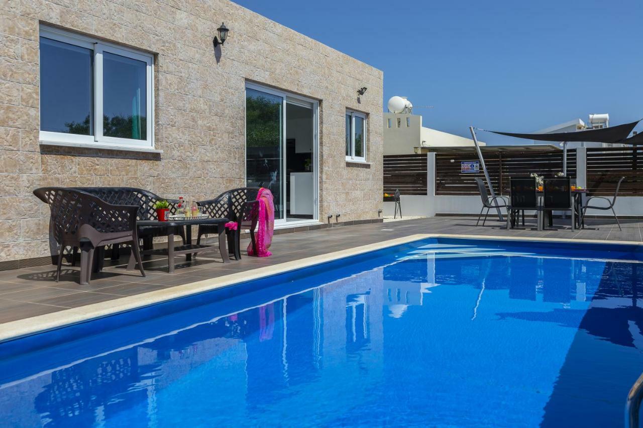 Protaras Villa Hollywood ภายนอก รูปภาพ