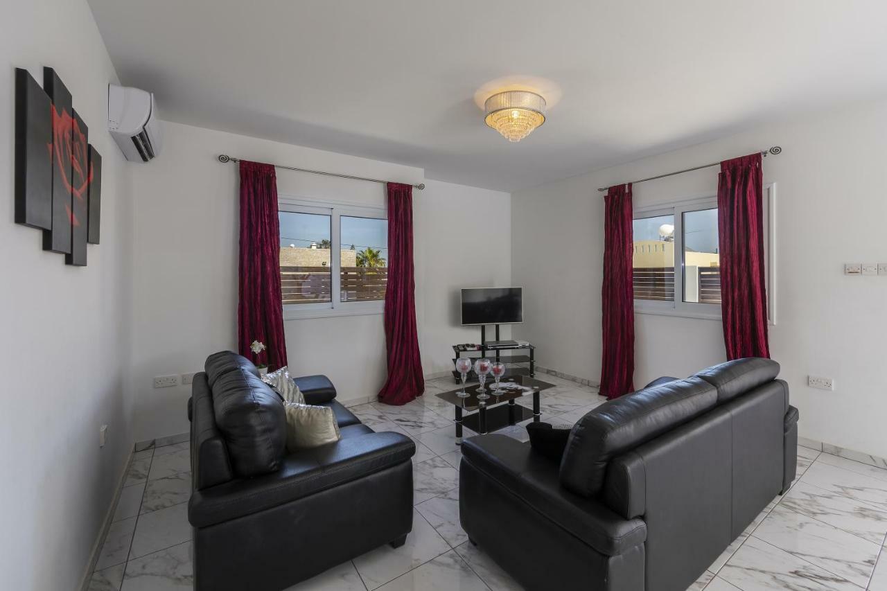 Protaras Villa Hollywood ภายนอก รูปภาพ