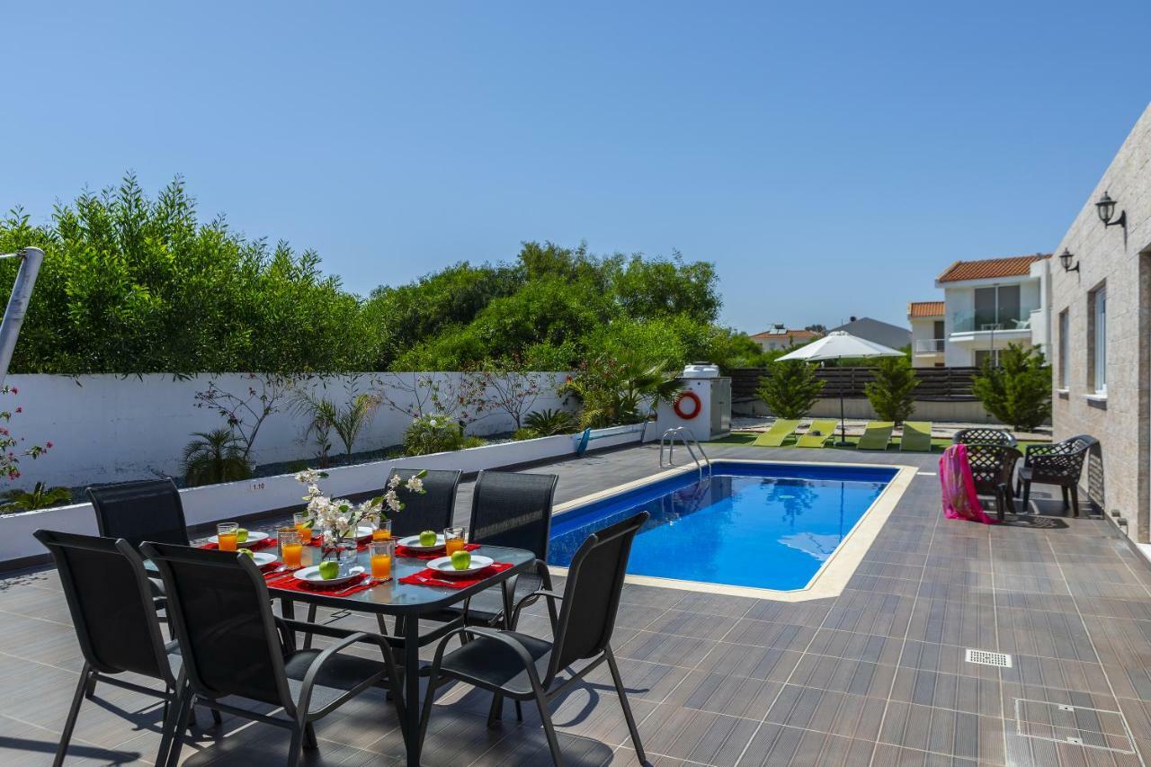 Protaras Villa Hollywood ภายนอก รูปภาพ