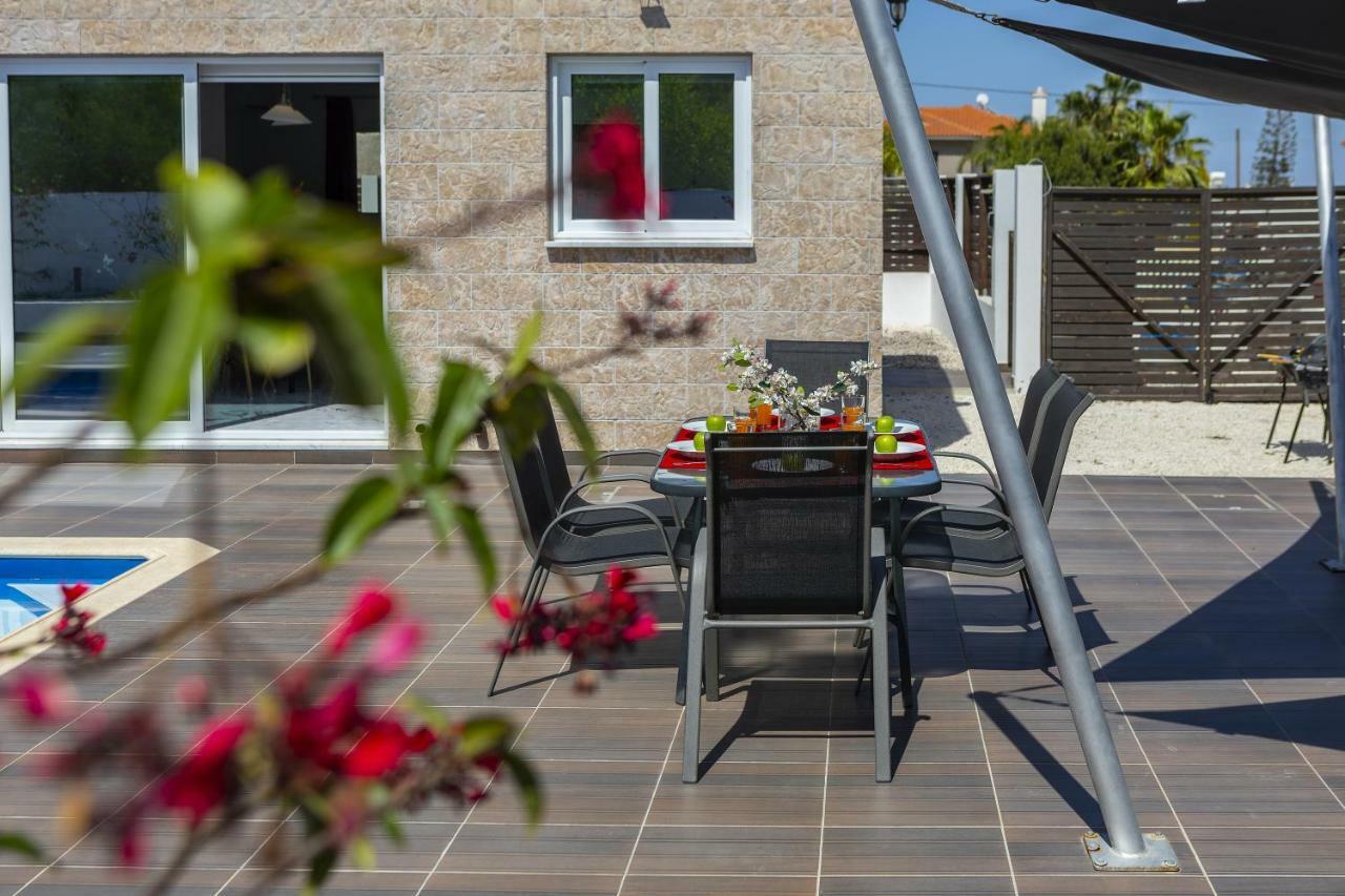Protaras Villa Hollywood ภายนอก รูปภาพ