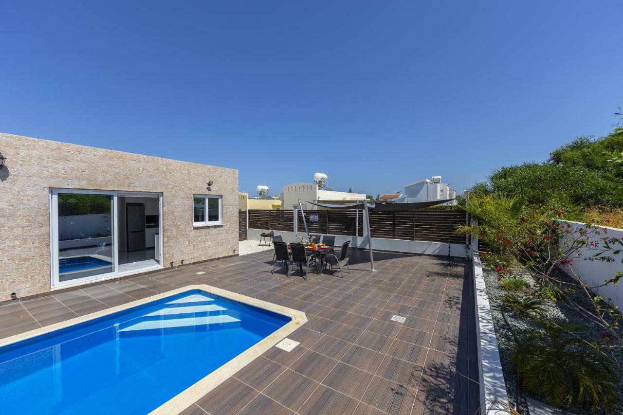 Protaras Villa Hollywood ภายนอก รูปภาพ
