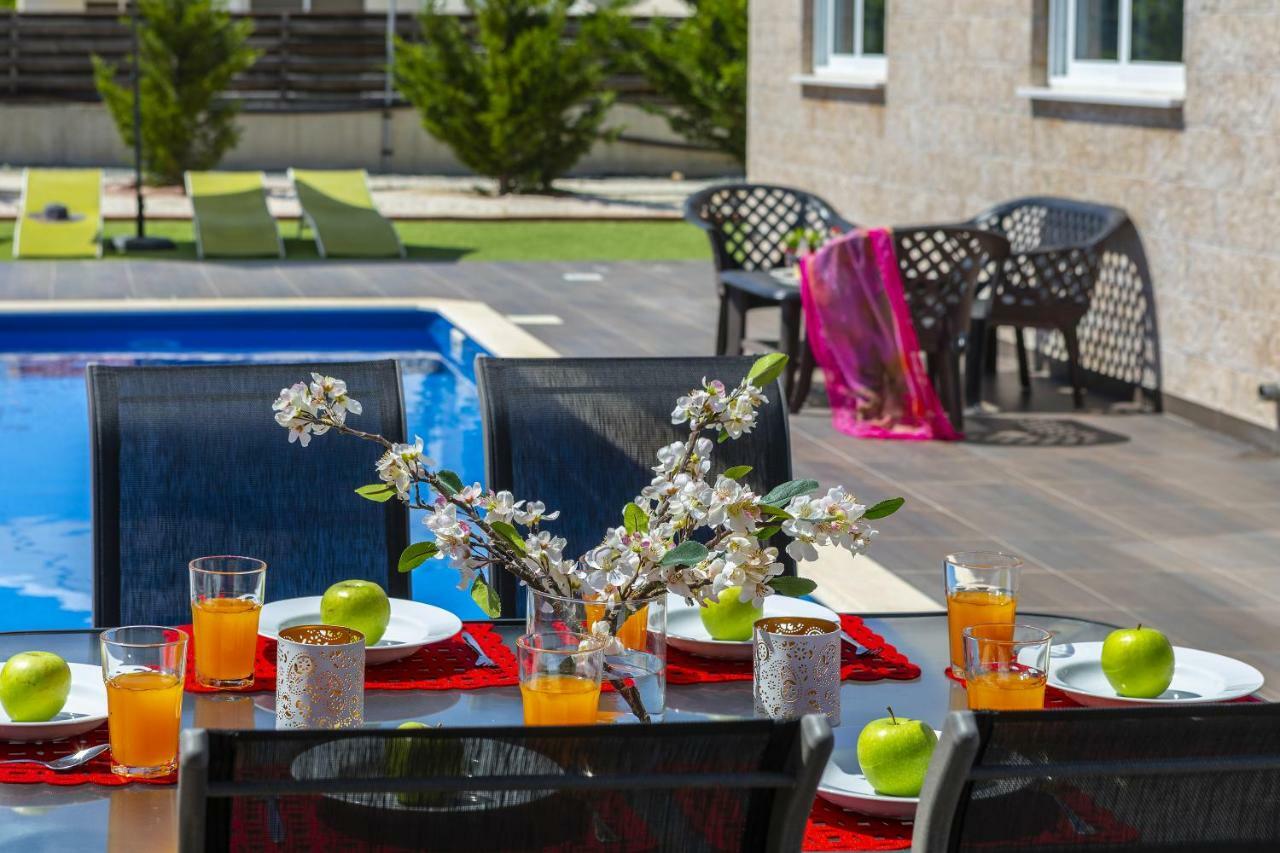 Protaras Villa Hollywood ภายนอก รูปภาพ