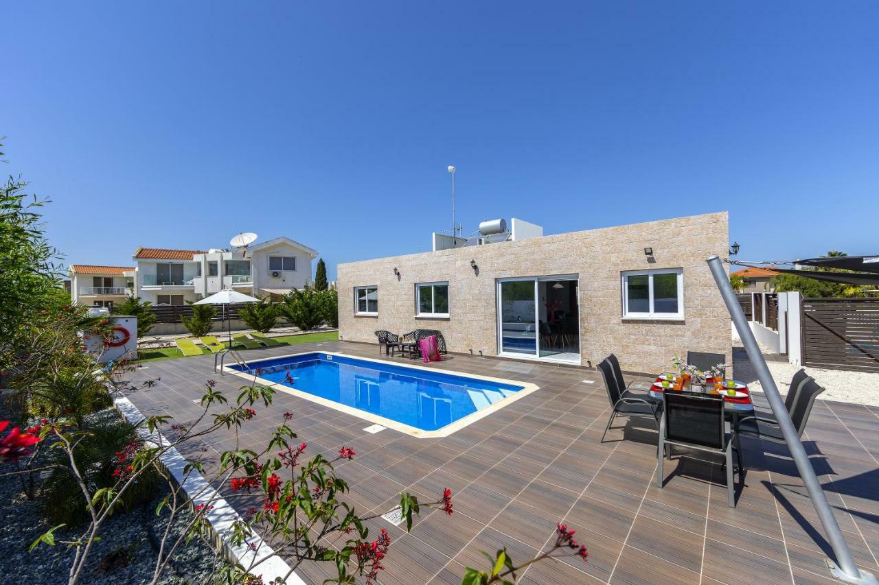 Protaras Villa Hollywood ภายนอก รูปภาพ