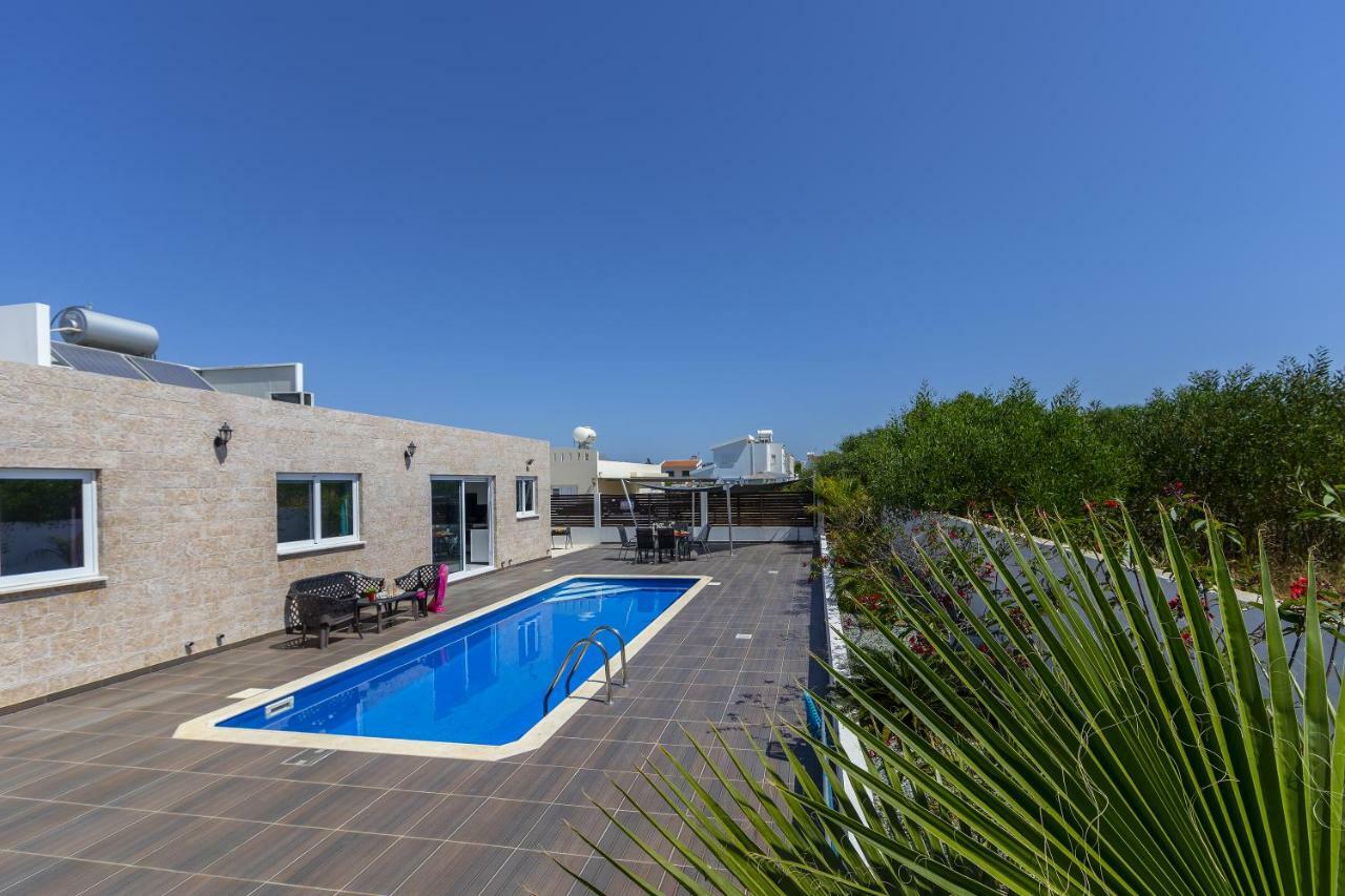 Protaras Villa Hollywood ภายนอก รูปภาพ