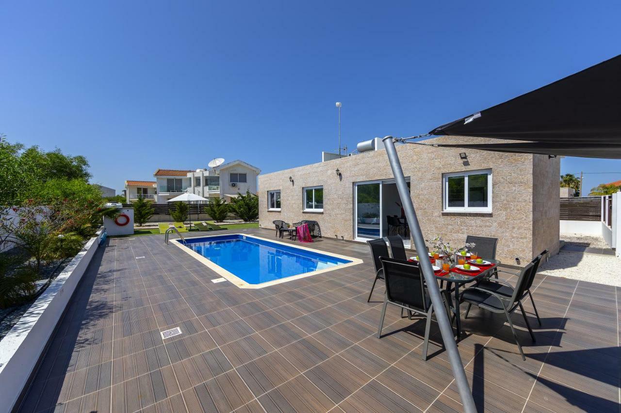 Protaras Villa Hollywood ภายนอก รูปภาพ
