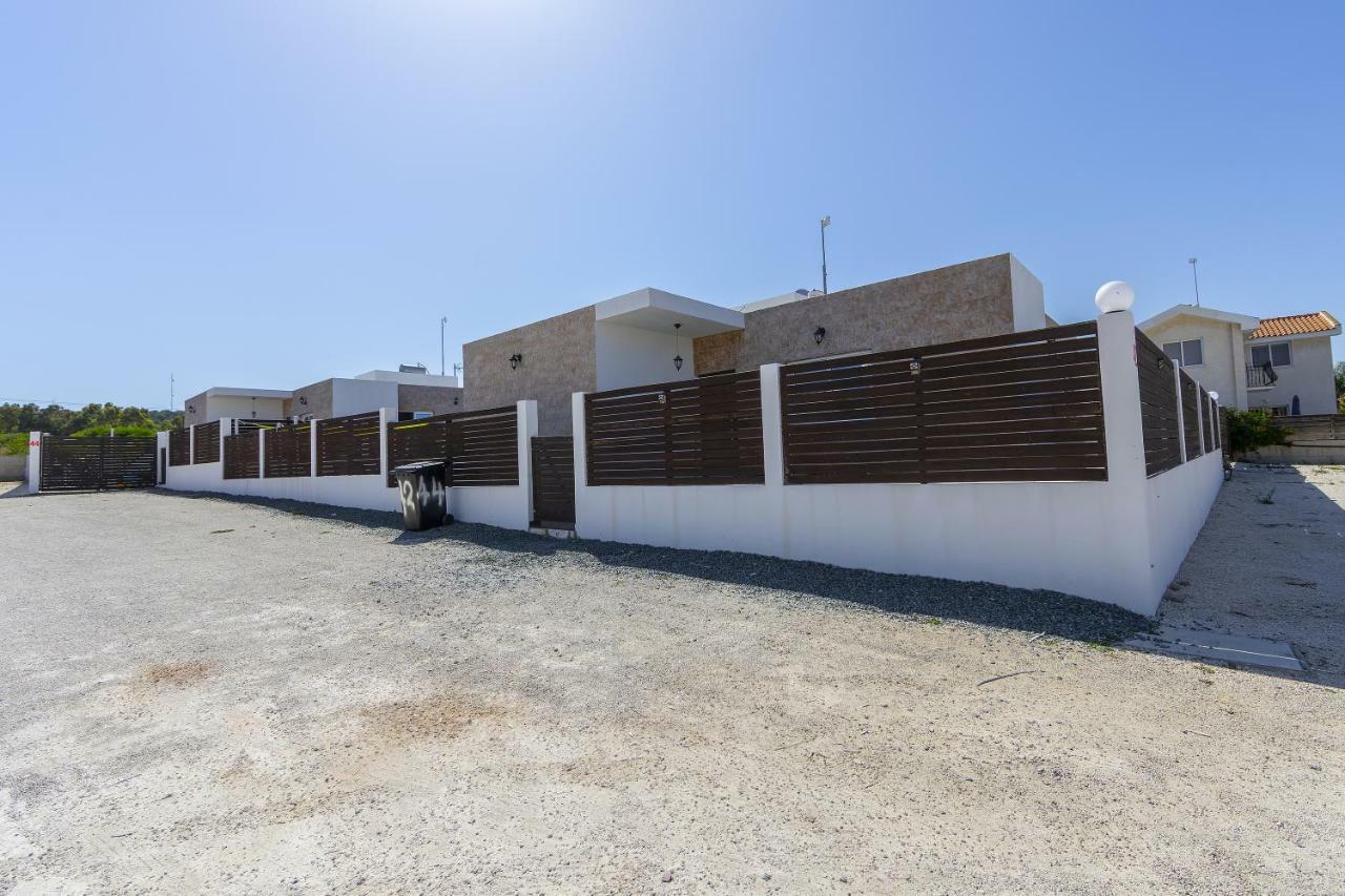 Protaras Villa Hollywood ภายนอก รูปภาพ