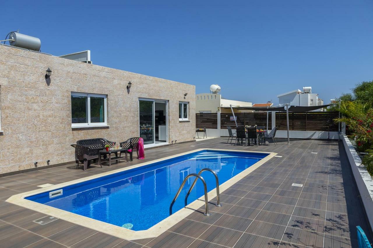Protaras Villa Hollywood ภายนอก รูปภาพ