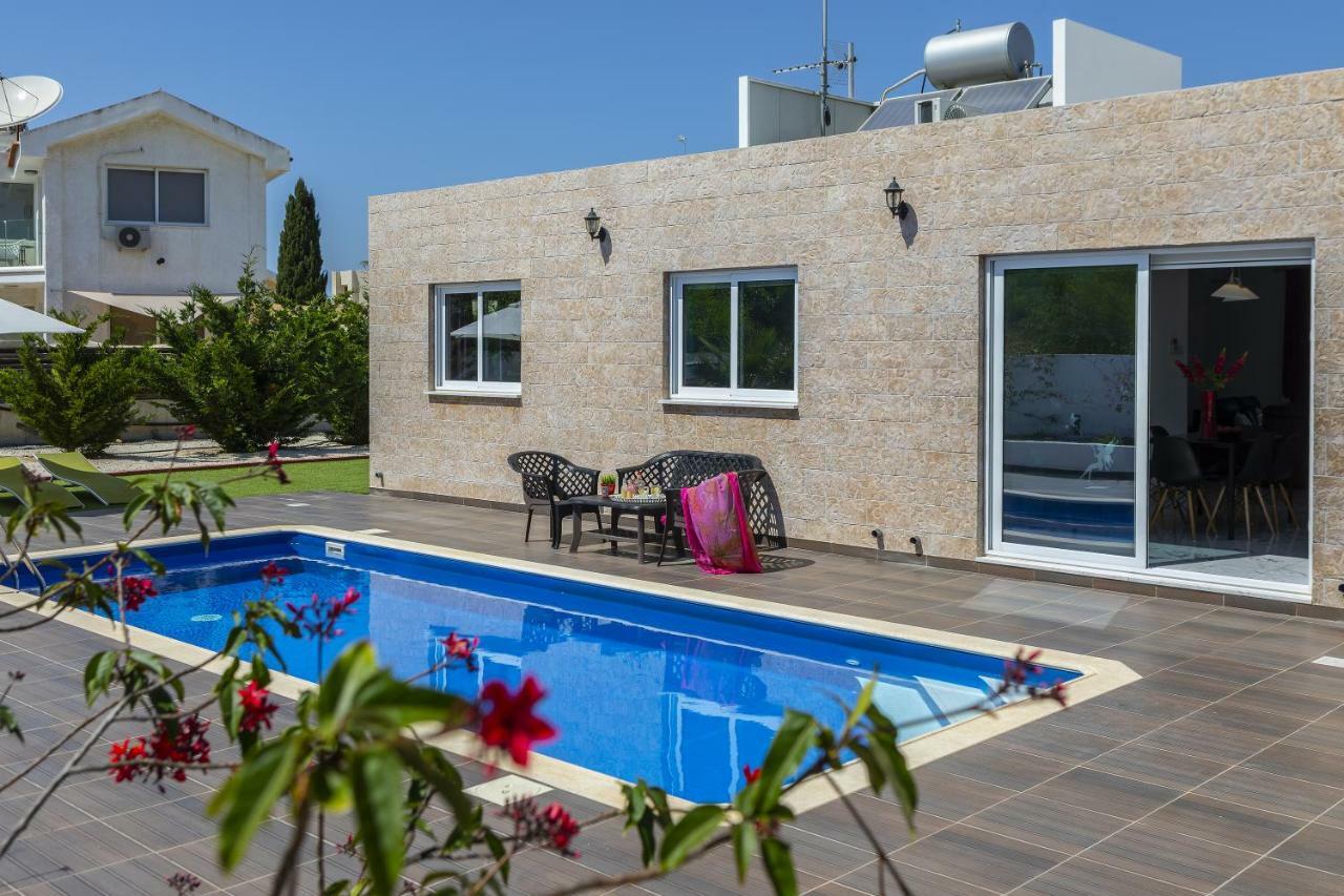 Protaras Villa Hollywood ภายนอก รูปภาพ