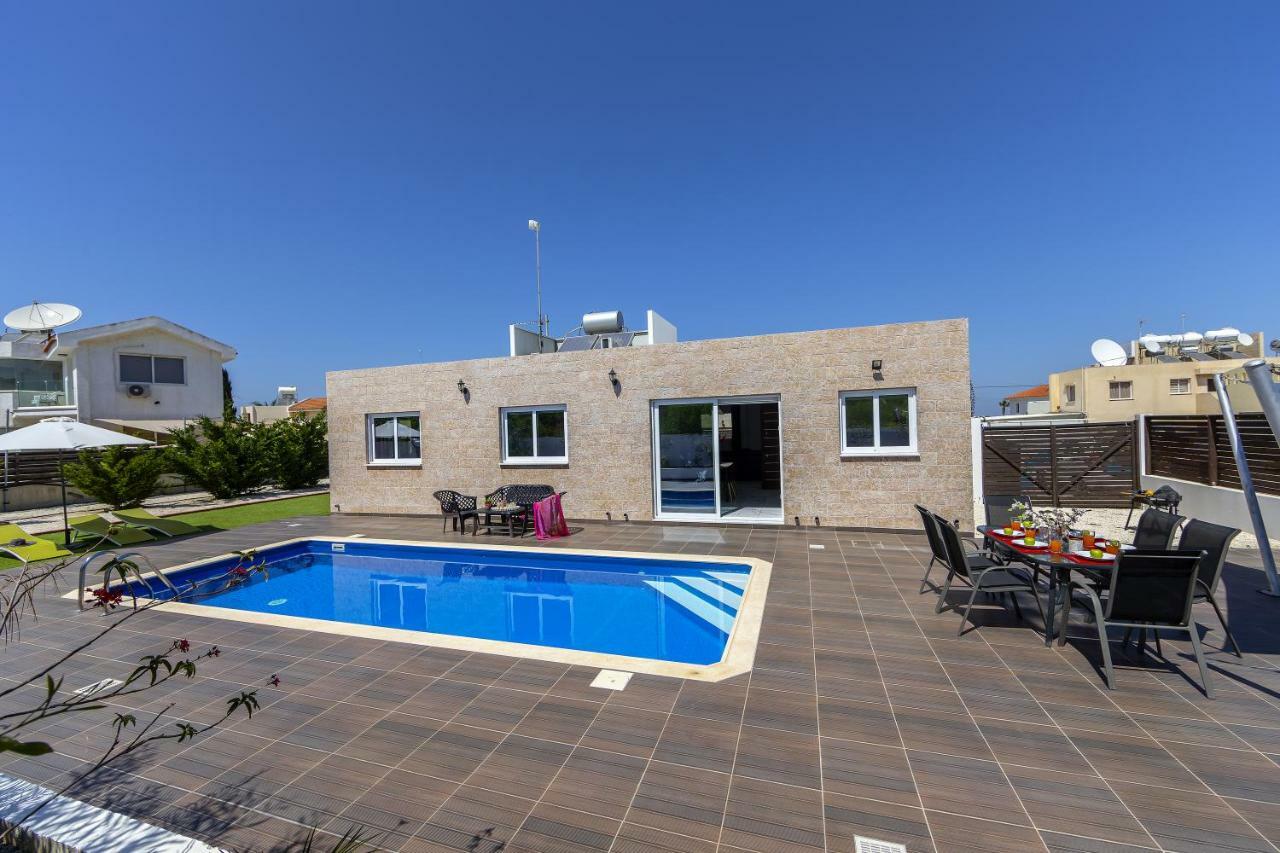 Protaras Villa Hollywood ภายนอก รูปภาพ