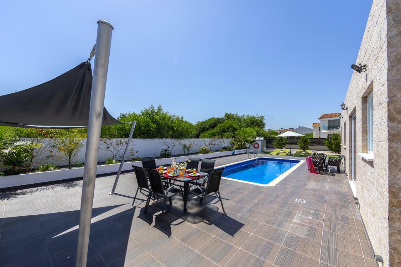 Protaras Villa Hollywood ภายนอก รูปภาพ