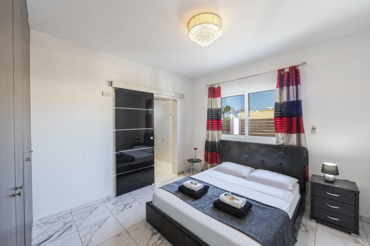 Protaras Villa Hollywood ภายนอก รูปภาพ
