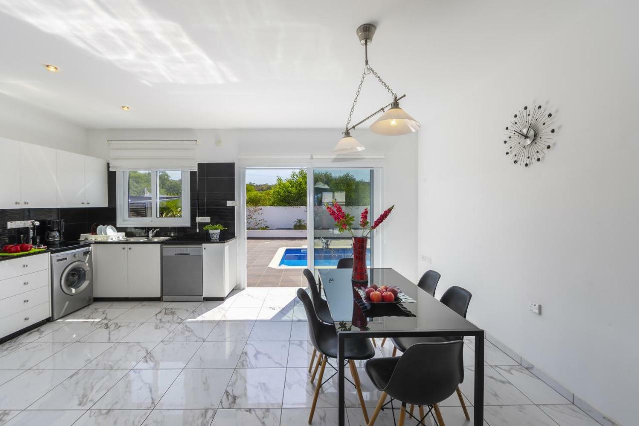 Protaras Villa Hollywood ภายนอก รูปภาพ