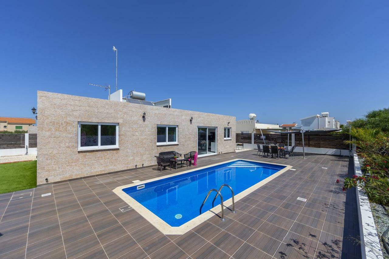 Protaras Villa Hollywood ภายนอก รูปภาพ