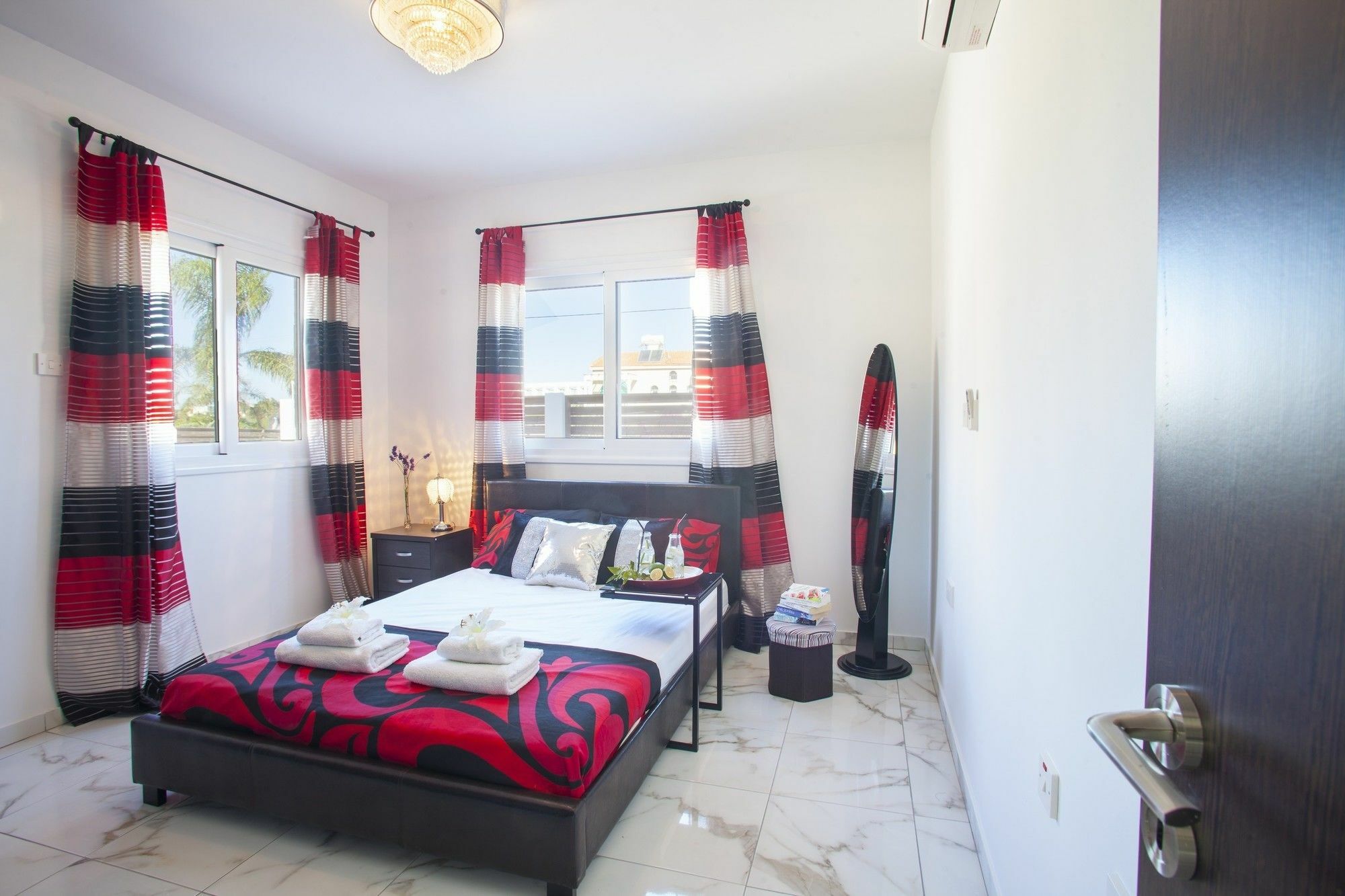 Protaras Villa Hollywood ภายนอก รูปภาพ