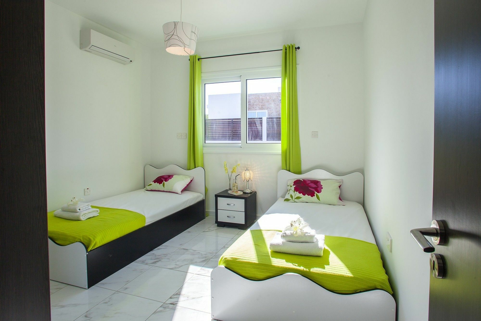 Protaras Villa Hollywood ภายนอก รูปภาพ